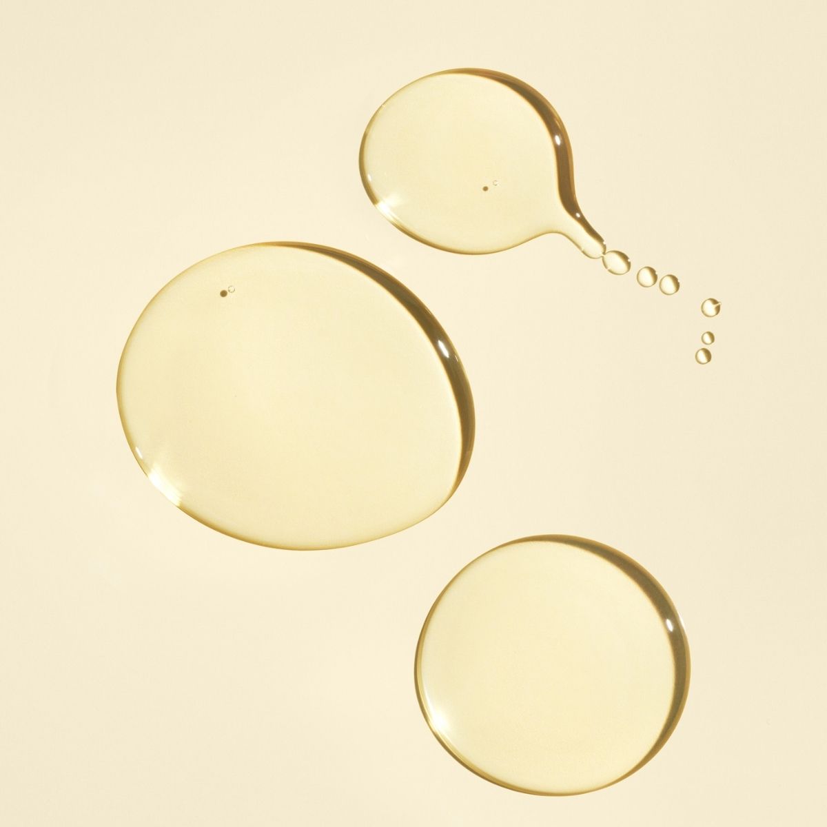 Oribe Gold Lust Hair Oil – Close-Up Texture Showing Luxury Hair Treatment for Shiny Hair