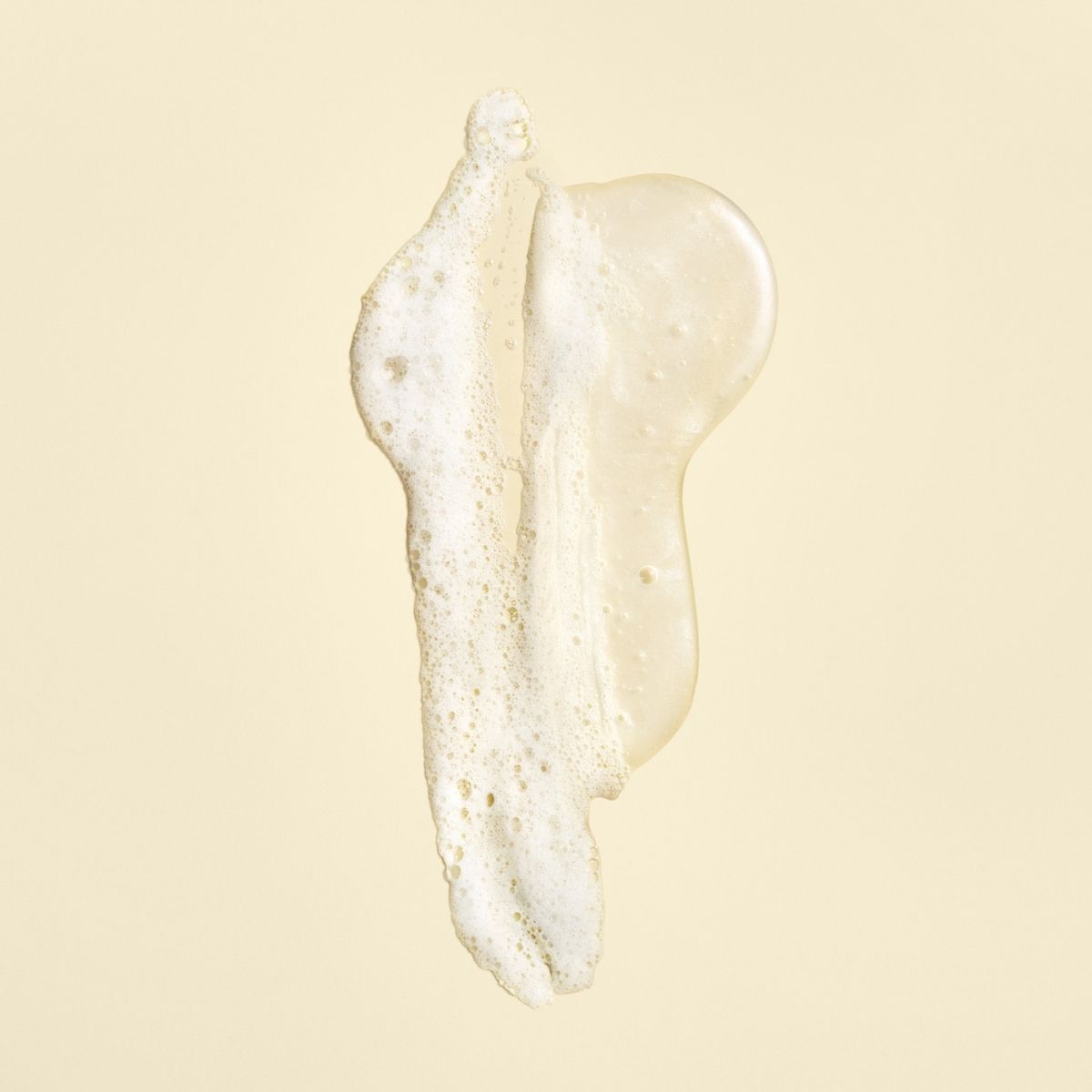 Oribe Gold Lust Shampoo – Close-Up Texture Showing Professional Haircare for Smooth, Healthy Hair