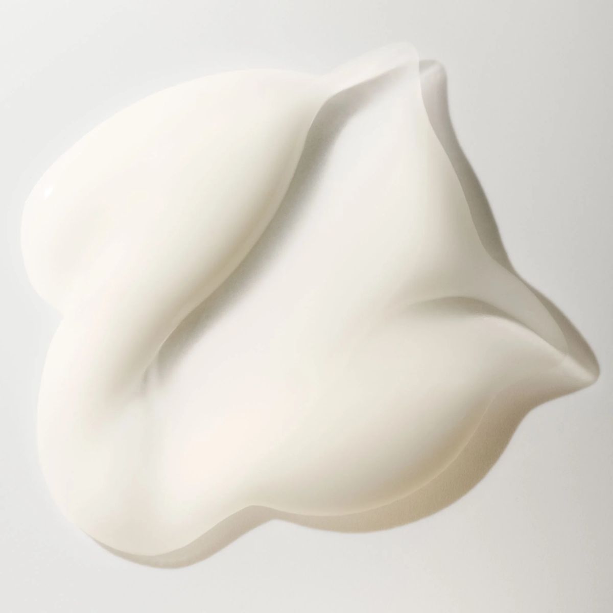 Oribe Hair Alchemy Serum – Texture Shot Showing Smooth, Shiny Hair Treatment