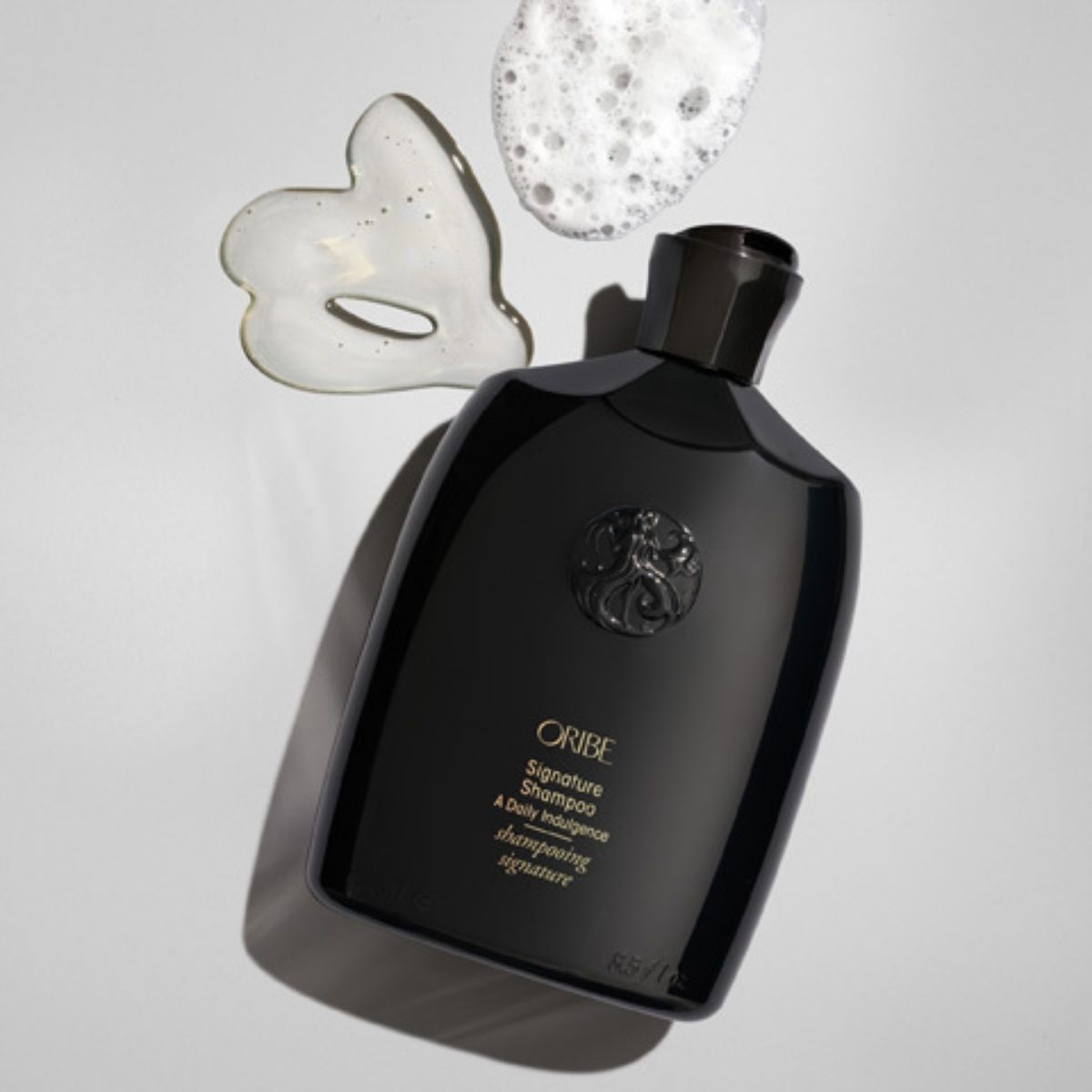 Oribe Signature Shampoo – Close-Up Texture of Smooth, Clean Haircare Formula