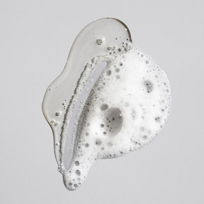 Oribe Signature Shampoo – Close-Up Texture Showing Luxury Haircare Formula